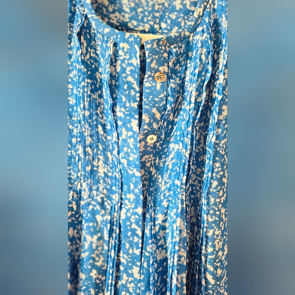 Diane Von Furstenberg 100% Silk Pleated Sleeveless Flowy Top Size 2 - Picture 3 of 8